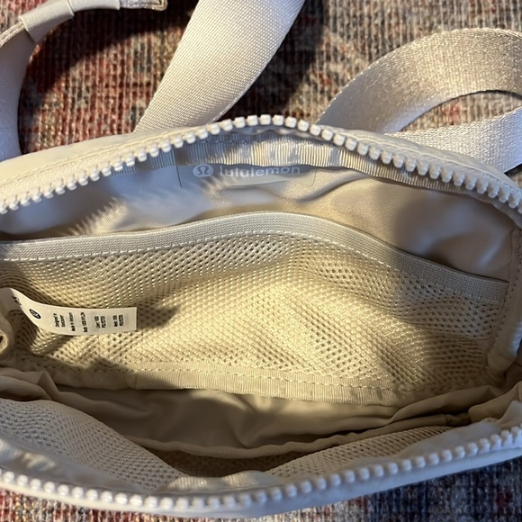 Lululemon black Sherpa belt bag and white belt bag bundle - Picture 8 of 9
